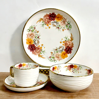 Vente en gros de 24 pièces de vaisselle en céramique de luxe avec bordure dorée, décor floral, vaisselle en porcelaine avec boîte cadeau colorée