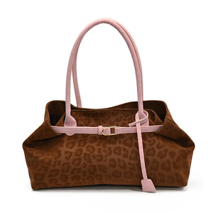 Bolso tote con estampado de leopardo, bolso de gran capacidad para mujer, diseño coreano vintage de nicho con un toque premium, para llevar al hombro y - Product Image 5