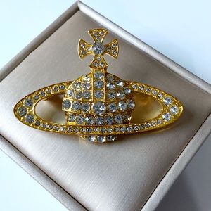 Broche Luxuoso Planeta Saturno com Design de Cruz, Acessório Elegante de Moda para Mulheres - Product Image 3