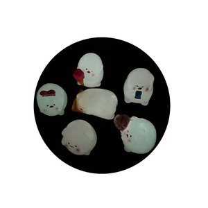 100 Uds Rosa luminoso Mini resina <span class=keywords><strong>cerdo</strong></span> adornos juguetes muñecas figuras hogar jardín decoración brillo en la noche escritorio DIY adornos artesanales - Product Image 2