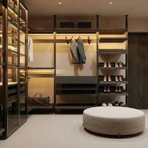 Armario Vestidor Personalizado sin Tiradores con Herrajes Ocultos para Almacenamiento en Espacios de Guardarropa Principales de Casas Contemporáneas - Product Image 3