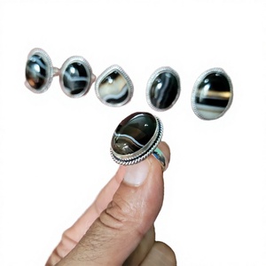 Bagues sculptées en pierre naturelle Suleimani Hakik, tendance du moment, avec motif d'ombre et thème Amour, pour la guérison des chakras, qualité supérieure - Product Image 2