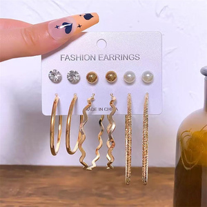 Juego de Aretes de Aro <span class=keywords><strong>y</strong></span> Corazón en Aleación Chapada en <span class=keywords><strong>Oro</strong></span>, Joyería Minimalista Geométrica para Uso Diario para Mujer - Product Image 3