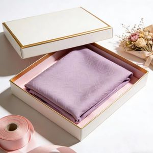 Scatola Rigida Bianca con Design Semplice, Foglia d'Oro, Interno <span class=keywords><strong>in</strong></span> Spugna, Personalizzabile, <span class=keywords><strong>in</strong></span> Materiali Riciclati per Regali di Nozze, Abbigliamento, Sciarpe, Durag - Product Image 4