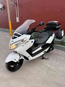 Motocyclettes d'occasion Nations Four Antonis pour Big Ship EFI Pare-brise en verre avec valise Moteur 100-200CC Vitesse supérieure à 80 km/h - Product Image 1