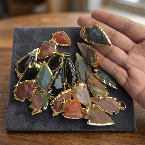 Colgantes de punta de flecha galvanizados con piedra de ágata de cristal de lujo para regalos de negocios o uso personal - Product Image 3