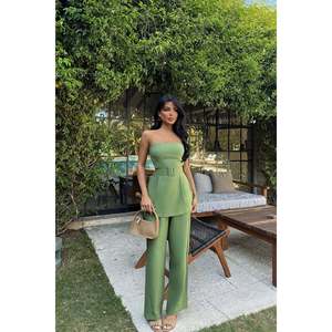 Conjunto Casual de Calle para Mujer, Color Verde Betty, con Cinturón, Talla Única, Corte Ajustado, Top y Pantalones Cortos de Lana y Algodón, Diseño Liso - Product Image 5