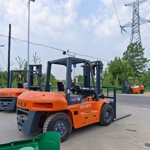 Chariot élévateur diesel HELI d'occasion de 7 tonnes avec mât à deux étages et pneus pleins pour chantier de construction industriel lourd - Product Image 3