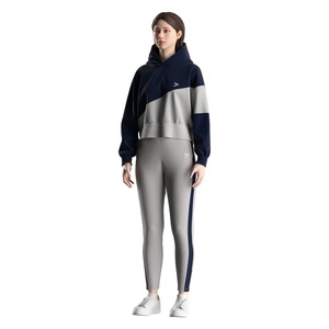 Ensembles de sweats à capuche courts légers pour femmes avec pantalons de survêtement assortis pour un look sportif décontracté - Product Image 4