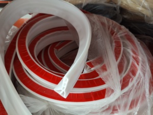 Bouchon <span class=keywords><strong>d</strong></span>'<span class=keywords><strong>eau</strong></span> <span class=keywords><strong>de</strong></span> salle <span class=keywords><strong>de</strong></span> bain auto-adhésif personnalisé en silicone Bande <span class=keywords><strong>de</strong></span> <span class=keywords><strong>retenue</strong></span> <span class=keywords><strong>d</strong></span>'<span class=keywords><strong>eau</strong></span> pliable Barrière <span class=keywords><strong>de</strong></span> barrage <span class=keywords><strong>de</strong></span> <span class=keywords><strong>douche</strong></span> <span class=keywords><strong>de</strong></span> lavage <span class=keywords><strong>de</strong></span> porte <span class=keywords><strong>de</strong></span> salle <span class=keywords><strong>de</strong></span> bain - Product Image 6