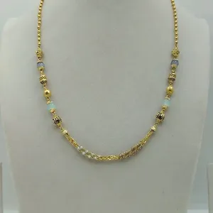 Collar de Oro Hecho a Mano con Cuentas Artísticas y Detalles de Piedras Sutiles, Cadena Larga Moderna para Mujer - Product Image 1
