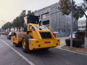 Second Hand Caterpillar CS-683E Vibratory Compactor 20 Ton Smooth Drum <b>Road</b> <b>Roller</b> Dual Amplitude Vibration Suitable. - Product Image 3
