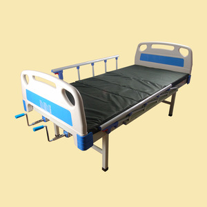 Lit médical manuel Yuanmei YM-587, simple ou double, avec fonction bascule pour personnes âgées, équipé de roulettes et de barrières amovibles - Product Image 1