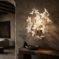 Applique murale Magnolia artisanale en cuivre massif et verre, luminaire de luxe pour hôtel, villa, chambre et couloir