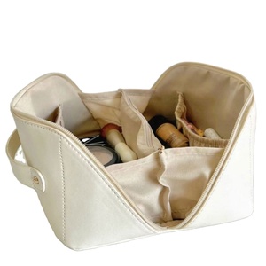 Grande trousse de toilette de voyage personnalisée en PU pour femmes, pochette à maquillage portable qui s'ouvre à plat, style fermeture éclair pour dames - Product Image 3