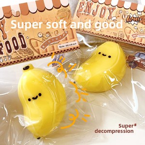 Petit jouet anti-stress en plastique en forme de banane, avec sensation de pâte à modeler souple - Product Image 3