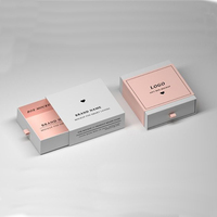 Fenêtre cadeau de boîte de chocolat en matériau recyclé pour truffes revêtement UV gaufrage stratification mate pour emballage alimentaire cadeaux de chocolat