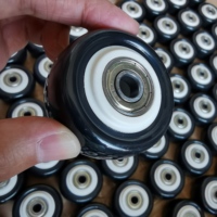 Roulement à billes double de précision en polyuréthane noir durable de 1,5/2/2,5 pouces, butée pivotante de 32 mm, capacité de charge de 35-70 kg, garantie 1 an