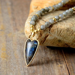 Collier avec pendentif en forme de cœur en labradorite, perles dorées, longue chaîne, bijoux cadeau, accessoire de mode - Product Image 2