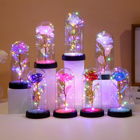 Lampe de nuit romantique en fleurs artificielles, rose en feuille d'or 24 carats sous cloche en verre avec lumières LED et base à paillettes pour la décoration intérieure et les cadeaux