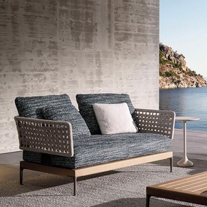 Set di Divani da Esterno Moderni in Teak e Rattan, Stile Minimalista Italiano, Personalizzabili con Cuscini Morbidi per Patio, Balcone, Giardino, Cortile - Uso Alberghiero - Product Image 3