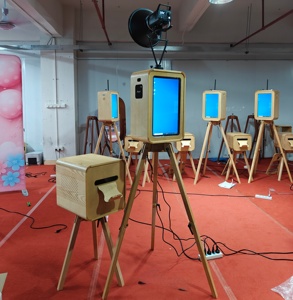Photomaton rétro en bois avec écran tactile double face pour la location de mariages, avec mise à niveau du matériel et logo laser personnalisé - Product Image 5