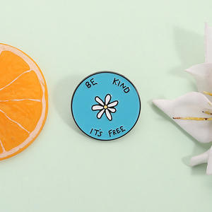 Spille per essere gentili è gratis la spilla di smalto che ispira gentilezza citazioni Creative fiore spilla rotonda risvolto zaino distintivo gioielli - Product Image 5