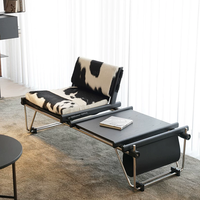 Chaise longue de style mid-century moderne avec structure en métal chromé et revêtement en cuir de vachette, inclinable