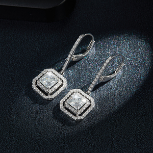 Boucles d'oreilles en moissanite carrée 1 carat, testées, en argent plaqué or, taille princesse, élégantes et luxueuses - Product Image 2