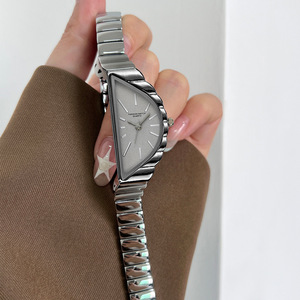 Reloj de Cuarzo para Mujer, Elegante y con Estilo, Dorado Irregular, Nuevo 2026 - Product Image 3