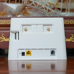 เราเตอร์ไร้สาย HKCC Unlocked B310s-22 LTE CPE 4G 300Mbps แบบดูอัลแบนด์ พร้อมช่องใส่ซิม 2 เสาอากาศ ไฟร์วอลล์ และ QoS 4 พอร์ต LAN รองรับ WPS - Product Image 3