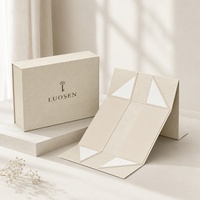 Elegante Caja de Papel Blanco Especial, Textura en Relieve y Estampado Dorado, Empaque Plegable para Sets de Cosméticos