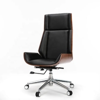 Chaise de bureau de direction en cuir noir à dossier haut, ergonomique, pivotante, avec piètement en bois de noyer courbé et hauteur réglable