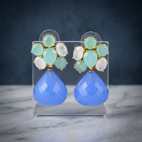 Anting Gantung Etnik Kuningan Lapis Emas 24K Desain Kelopak Bunga Warna Hijau Putih dan Biru Unisex dari Gemstone