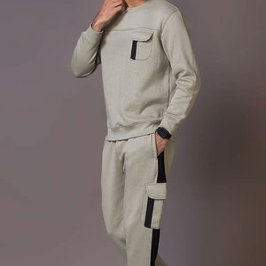 ชุดวอร์มผู้ชายคุณภาพสูงจากผู้ผลิต พร้อมปักโลโก้ตามสั่ง ชุดเซ็ตเสื้อและกางเกง ผ้าโพลีเอสเตอร์ 100% ดีไซน์ลำลองสำหรับฤดูหนาว - Product Image 4