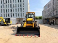 Chargeuse-pelleteuse JCB 4CX d'occasion, importée du Royaume-Uni, faible nombre d'heures de fonctionnement, 4 roues motrices, d'origine britannique.