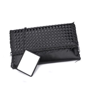 Sac bandoulière en cuir PU pour homme et femme avec chaîne, mini design carré, toutes saisons - Product Image 5