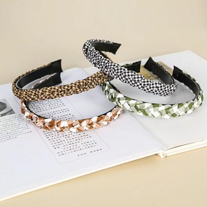Diadema elegante de tela a cuadros para mujer, de ala ancha, para uso diario, primavera 2023, combinación aleatoria, hecha a mano - Product Image 4