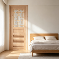 Porte intérieure en bois massif de style campagnard avec grille en bois rétro, décoration de style cottage