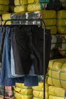 Celana Pendek Pria Bekas Berkualitas Tinggi, Rapi, Warna Campur, Cocok untuk Pantai & Olahraga, Bahan Denim, Dijual Per Bale