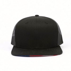 Gorra Trucker Negra Estructurada de 6 Paneles para Adulto, Nueva, con Estampado de Bandera Americana en la Parte Inferior de la Visera - Product Image 2