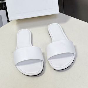 รองเท้าแตะแฟชั่นแบบสวม ดีไซน์เรียบง่าย สีพื้น แต่งโลโก้ตามสั่ง สำหรับผู้หญิง สไตล์ลำลอง ใส่ในบ้าน พื้นหนา - Product Image 4
