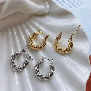 Sıcak satış Minimalist avrupa moda mücevherat 24K altın Twisted daire Hoop küpe gümüş 925 küpe kadınlar