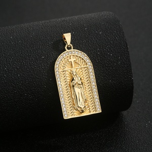 Collana con Pendente della Vergine <span class=keywords><strong>Maria</strong></span> in Ottone Placcato Oro 14K, Stile Hip Hop Iced Out Bling, Medaglia Religiosa Cristiana <span class=keywords><strong>per</strong></span> Uomini e Donne, Idea Regalo - Product Image 4