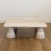 Table basse en marbre foncé Emperado avec quatre pieds cylindriques