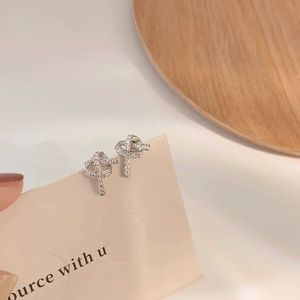 Pendientes de Plata de Ley 925 con Diseño de Nudo, Unisex, Estilo Coreano Moderno, Joyería Elegante y Minimalista de Alta Gama, Brillante y Lujosa - Product Image 2