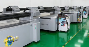 מדפסת UV שטוחה בפורמט קטן עם שולחן הרמה ממונע, מדפסת הזרקת דיו דיגיטלית במהירות גבוהה להדפסה על כיסויי טלפון, קופסאות מתנה וכרטיסי PVC - Product Image 6