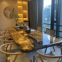 Tables à manger en bois massif avec bord naturel et résine époxy - Couleurs et dimensions personnalisables pour usage agricole, scolaire ou en entrepôt |   Design moderne européen