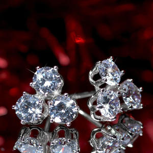 Orecchini in Oro Bianco con Diamanti Taglio Brillante Rotondo Colore D Naturali Classici Gioielli da Sposa per Donna - Product Image 3