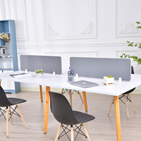 Cloison de bureau moderne minimaliste en acier avec écran en maille tissée pour intérieur, fixation par pince
